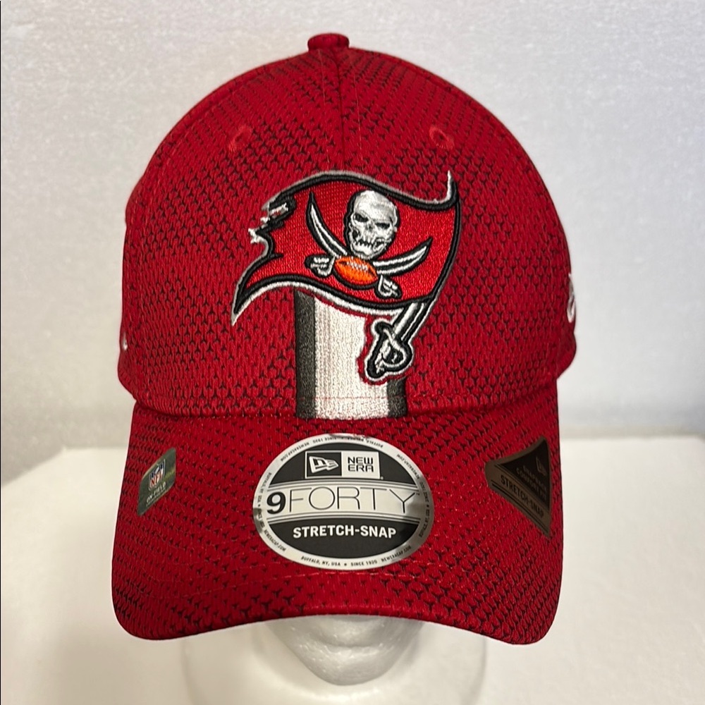 New Era 9Forty red Buccaneers NFL Football Stretch-Snap Hat Cap SnapBack NWT